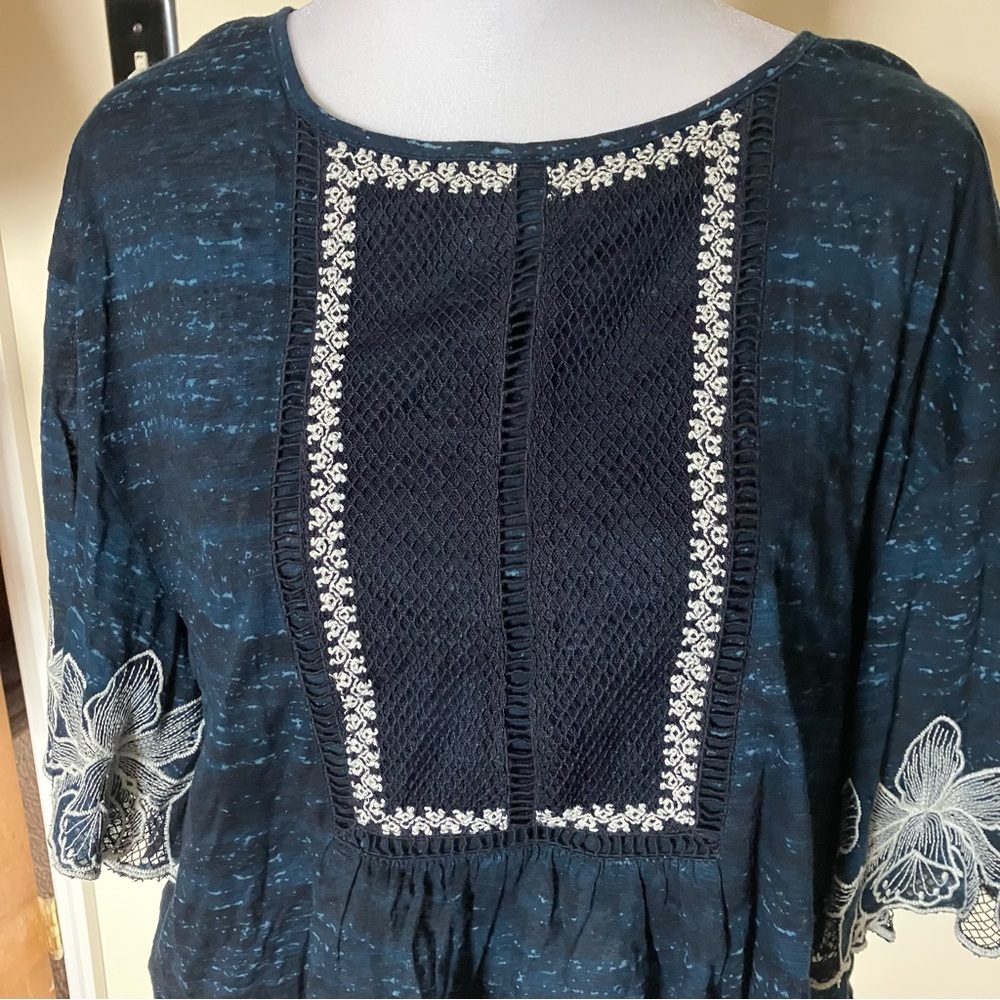 Pilcro by Anthropologie Blue Floral Embroidered Blouse size XS - Picture 4 of 8
